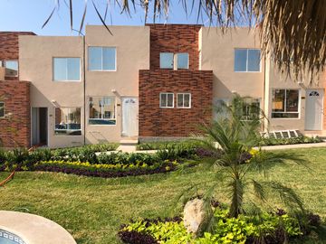 Venta de Casa, 3 recámaras, terraza,  alberca en condominio en Xochitepec, Mor.