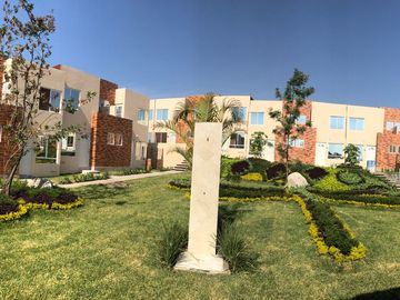 Venta de Casa, 3 recámaras, terraza,  alberca en condominio en Xochitepec, Mor.