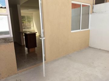 Venta de Casa, 3 recámaras, terraza,  alberca en condominio en Xochitepec, Mor.