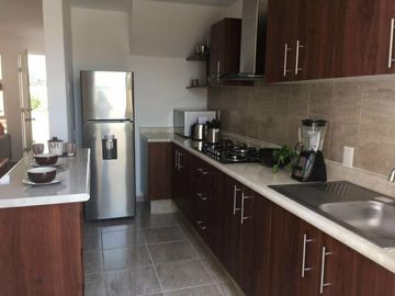 Venta de Casa, 3 recámaras, terraza,  alberca en condominio en Xochitepec, Mor.