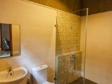 Rumah baru, hadap utara, dekat tol desari di cinere