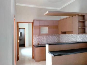Rumah baru, hadap utara, dekat tol desari di cinere