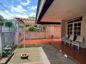 Rumah Seken murah bonus tanah 350 m2 di Lebak Bulus siap huni hanya 5,2 M (nego)