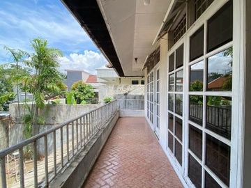 Rumah Seken murah bonus tanah 350 m2 di Lebak Bulus siap huni hanya 5,2 M (nego)