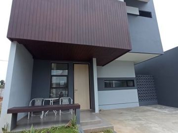 Rumah 2 Lantai Eshal Serpong Residence Dekat Unpam Viktor