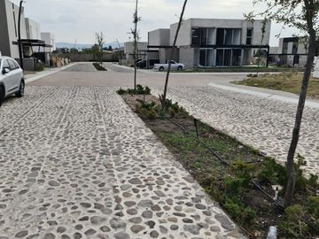 Venta: Casa en Lomas del Campanario, Autor, Doble Altura, 4ta Recámara en PB.