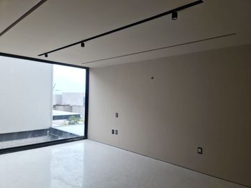 Venta: Casa en Lomas del Campanario, Autor, Doble Altura, 4ta Recámara en PB.