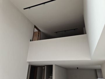 Venta: Casa en Lomas del Campanario, Autor, Doble Altura, 4ta Recámara en PB.