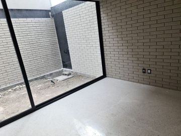 Venta: Casa en Lomas del Campanario, Autor, Doble Altura, 4ta Recámara en PB.
