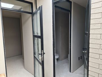 Venta: Casa en Lomas del Campanario, Autor, Doble Altura, 4ta Recámara en PB.