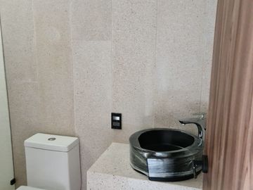 Venta: Casa en Lomas del Campanario, Autor, Doble Altura, 4ta Recámara en PB.