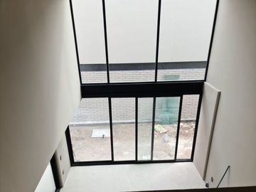 Venta: Casa en Lomas del Campanario, Autor, Doble Altura, 4ta Recámara en PB.
