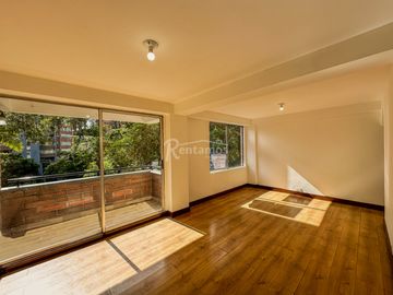 apartamento en arriendo en loma de los benedictinos. Cod A777302