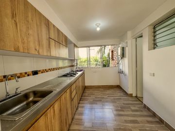 apartamento en arriendo en loma de los benedictinos. Cod A777302