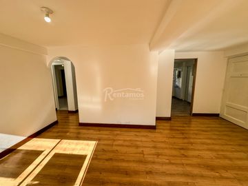 apartamento en arriendo en loma de los benedictinos. Cod A777302