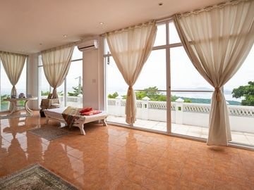 For Sale: Elegant Mansion in Tagaytay