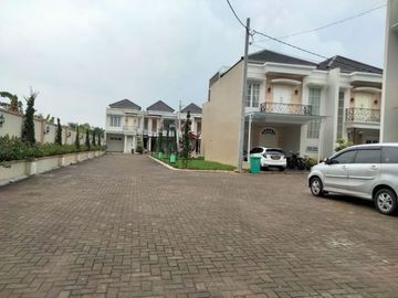 2 Lantai Pinggir Jalan Pondok Cabe Selangkah ke MRT Lebak Bulus