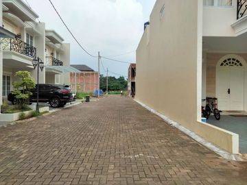 2 Lantai Pinggir Jalan Pondok Cabe Selangkah ke MRT Lebak Bulus