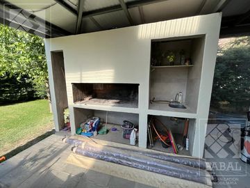 Casa venta barrio privado Plottier, 3 dormitorios (suite), 3 baños, pileta y cochera x 2