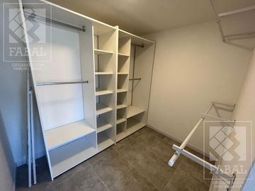 Casa venta barrio privado Plottier, 3 dormitorios (suite), 3 baños, pileta y cochera x 2