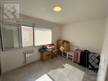 Casa venta barrio privado Plottier, 3 dormitorios (suite), 3 baños, pileta y cochera x 2