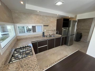 Casa venta barrio privado Plottier, 3 dormitorios (suite), 3 baños, pileta y cochera x 2