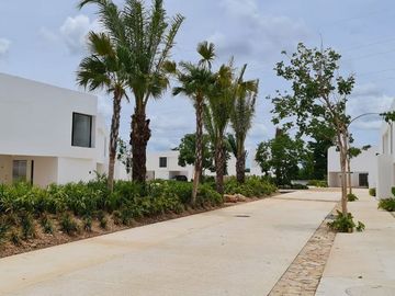 CASA EN VENTA MERIDA, PRIVADA EN CHOLUL CON AMENIDADES