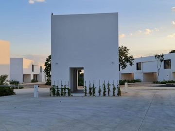 CASA EN VENTA MERIDA, PRIVADA EN CHOLUL CON AMENIDADES