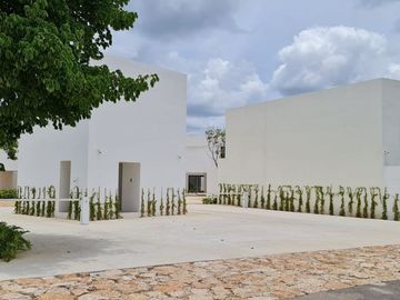 CASA EN VENTA MERIDA, PRIVADA EN CHOLUL CON AMENIDADES