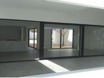 CASA EN VENTA MERIDA, PRIVADA EN CHOLUL CON AMENIDADES