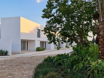 CASA EN VENTA MERIDA, PRIVADA EN CHOLUL CON AMENIDADES