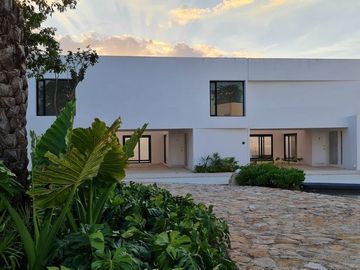 CASA EN VENTA MERIDA, PRIVADA EN CHOLUL CON AMENIDADES