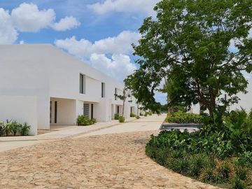 CASA EN VENTA MERIDA, PRIVADA EN CHOLUL CON AMENIDADES