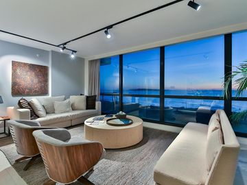 Apartamento de 2 Dormitorios en la parada 18, en primera línea al mar. Playa Mansa - Punta del Este