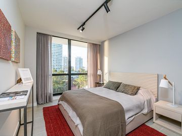 Apartamento de 2 Dormitorios en la parada 18, en primera línea al mar. Playa Mansa - Punta del Este