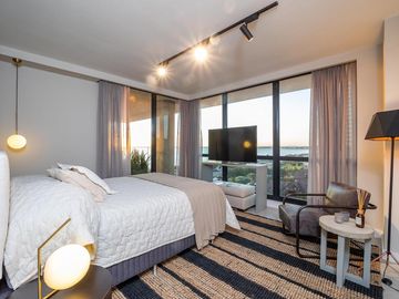 Apartamento de 2 Dormitorios en la parada 18, en primera línea al mar. Playa Mansa - Punta del Este