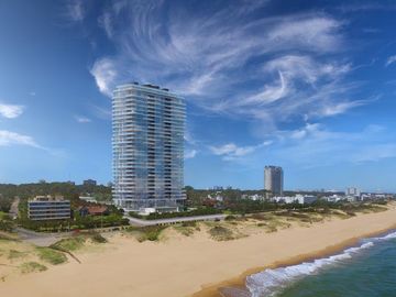Apartamento de 2 Dormitorios en la parada 18, en primera línea al mar. Playa Mansa - Punta del Este