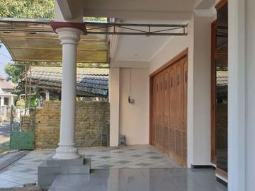 DISEWAKAN RUMAH SIAP HUNI LUAS 400 PBI ARAYA KOTA MALANG