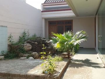 DISEWAKAN RUMAH SIAP HUNI LUAS 400 PBI ARAYA KOTA MALANG
