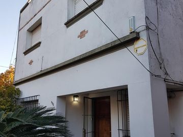 VENTA PROPIEDAD IMPORTANTE EN  AV. JUAN D. PERON 331  TERRENO DE 430 M2  FOS 060  FOT 2,5
