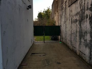 VENTA PROPIEDAD IMPORTANTE EN  AV. JUAN D. PERON 331  TERRENO DE 430 M2  FOS 060  FOT 2,5