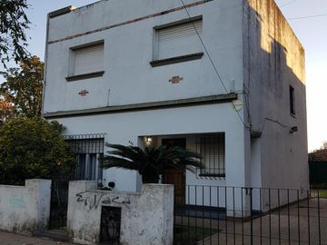 VENTA PROPIEDAD IMPORTANTE EN  AV. JUAN D. PERON 331  TERRENO DE 430 M2  FOS 060  FOT 2,5
