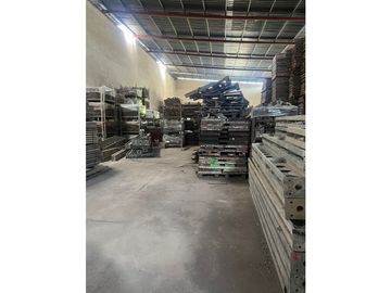 VENDO GALERA EN JUAN DIAZ / 2 OFICINAS / 600m2 / YG