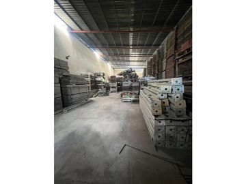 VENDO GALERA EN JUAN DIAZ / 2 OFICINAS / 600m2 / YG
