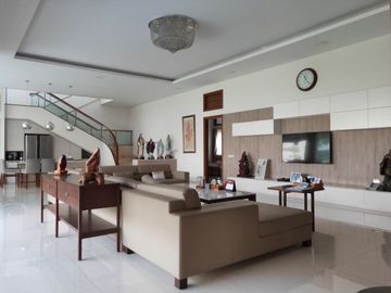 Rumah mewah berkelas pusat kota Dewi sartika Bandung dekat mall