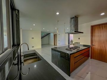 Casa de Lujo en Venta dentro de coto Los Almendros Valdepeñas Zapopan