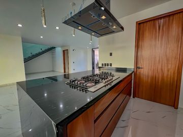 Casa de Lujo en Venta dentro de coto Los Almendros Valdepeñas Zapopan