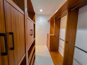 Casa de Lujo en Venta dentro de coto Los Almendros Valdepeñas Zapopan