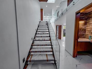 Casa de Lujo en Venta dentro de coto Los Almendros Valdepeñas Zapopan