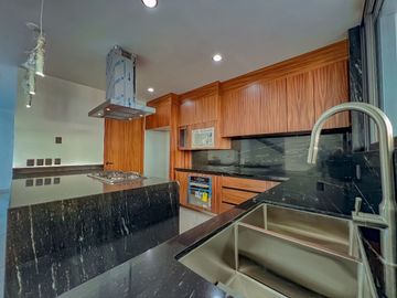 Casa de Lujo en Venta dentro de coto Los Almendros Valdepeñas Zapopan